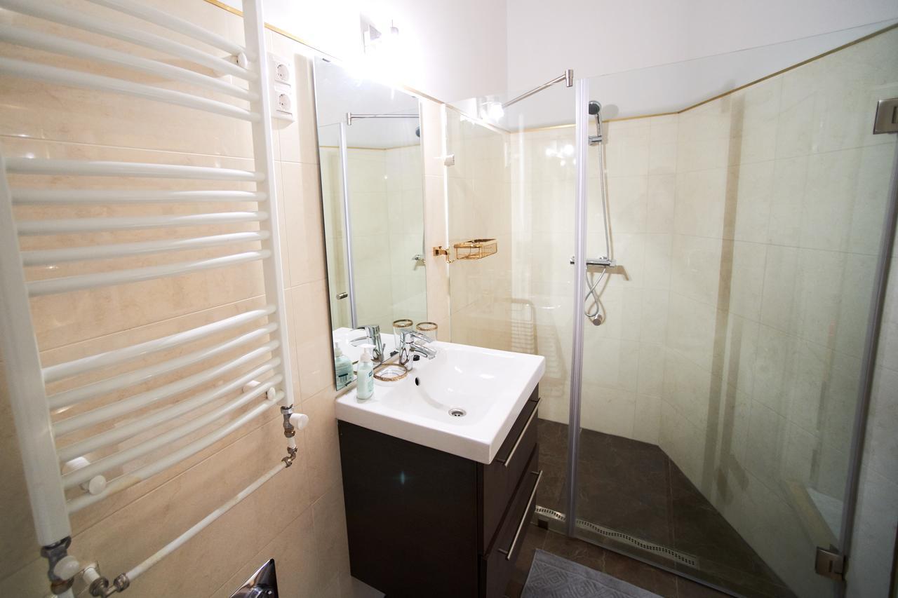 New York Palace View Apartment Budapest Luaran gambar
