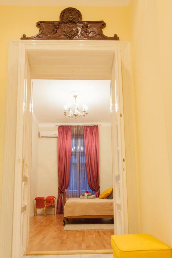 New York Palace View Apartment Budapest Luaran gambar
