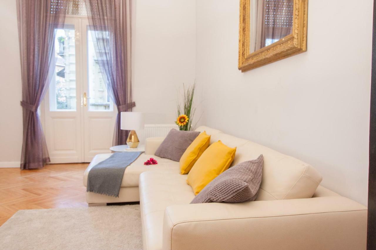 New York Palace View Apartment Budapest Luaran gambar