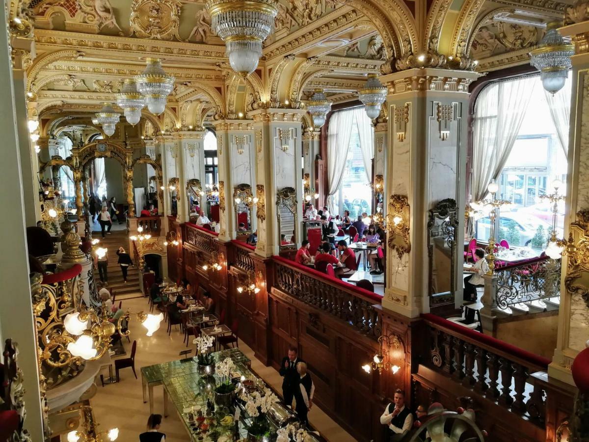 New York Palace View Apartment Budapest Luaran gambar